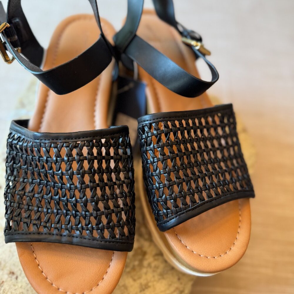 NWT Black Espadrille Style Wedge Sandals With Gold Buckle Sz. 8.5 - Picture 4 of 6